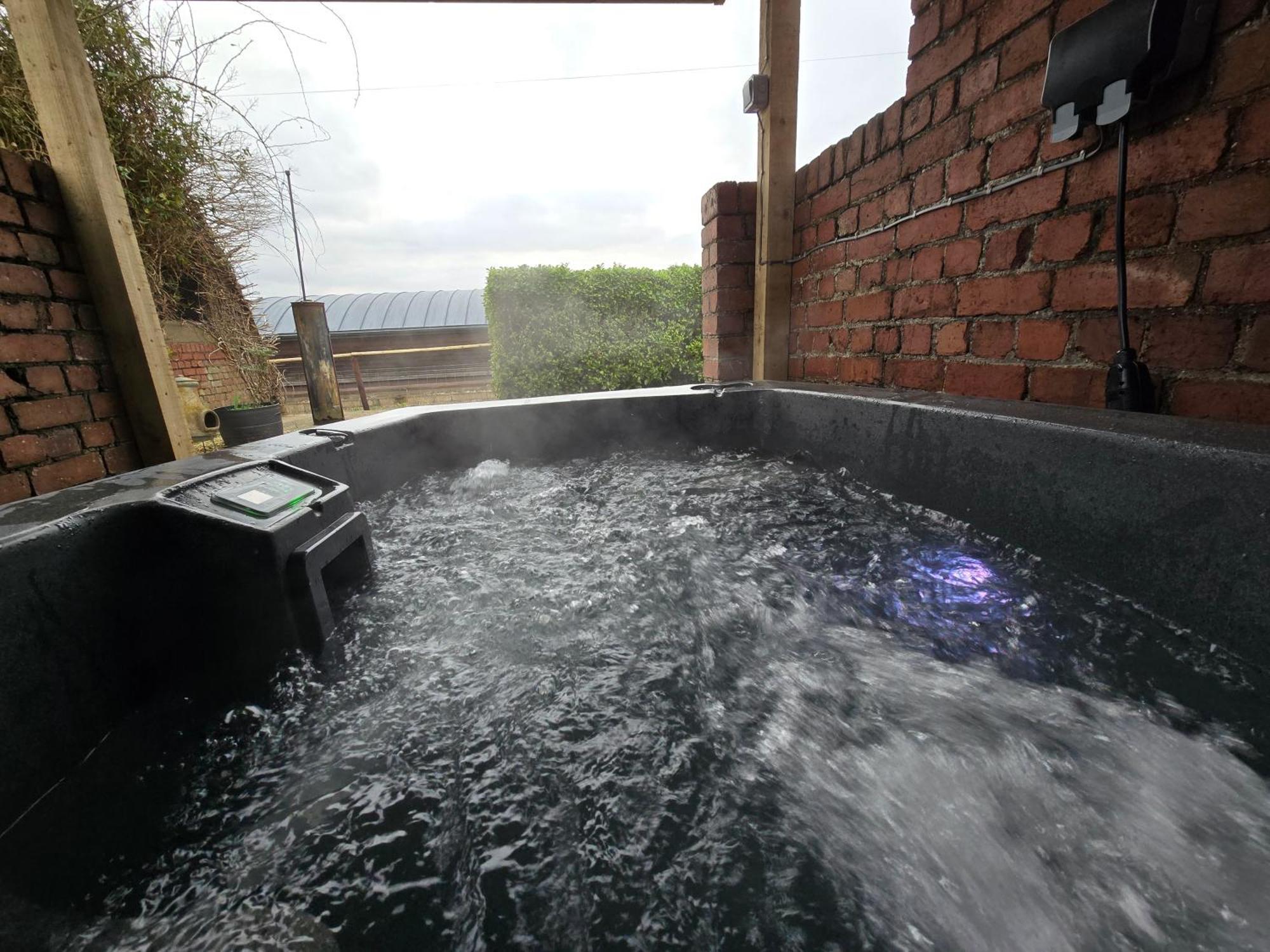 Swallows Nest Guest House - With Hot Tub Абъргавени Екстериор снимка